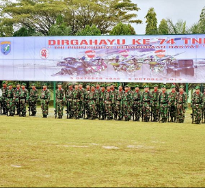 UPACARA PERINGATAN HUT TNI KE- 74 TAHUN 2019 DILAPANGAN KOREM ALAMBANA WANAWAI DI KABUPATEN SINTANG