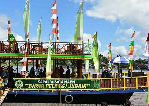 Bupati Sintang Jarot Winarno Resmikan Kapal Wisata MABM “Bidar Pelangi Jubair”
