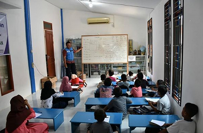 Dinas Perpustakaan dan Kearsipan Mengadakan Les Bahasa Inggris Gratis Bagi Anak Usia Sekolah Dasar