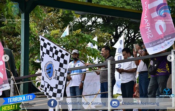 Wakili Bupati Sintang Ketua  KONI Choumain Wahab Buka Kegiatan Open Tournamen Bidar Race Memperingati HUT RI Ke-75
