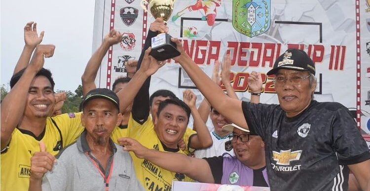 Bupati Menutup Turnamen Nanga Dedai Cup III