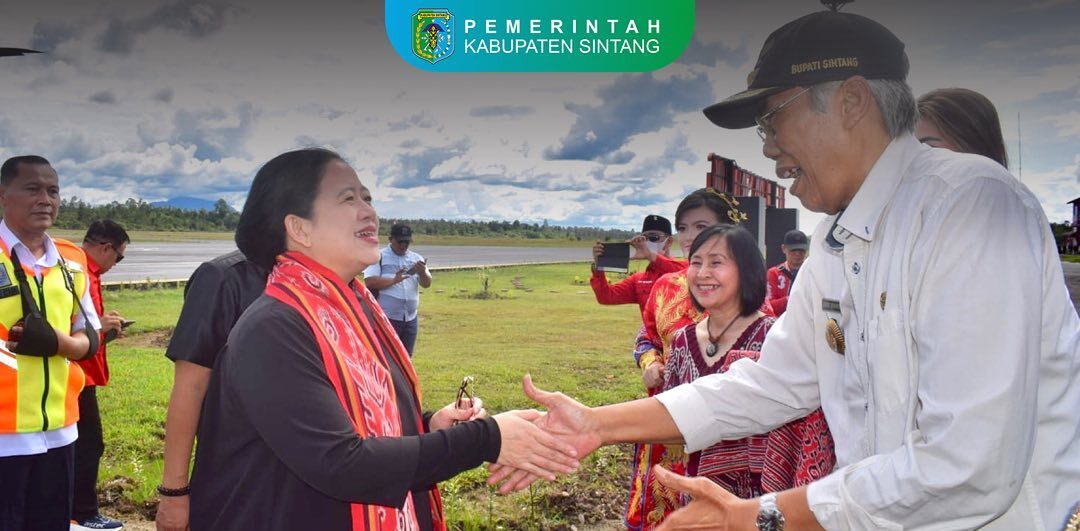 Bupati Sintang menyambut kedatangan Ketua DPR-RI