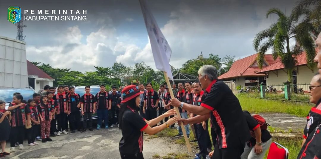 Bupati Sintang melepas keberangkatan kontingen PESPARAWI Kabupaten Sintang menuju Kabupaten Melawi