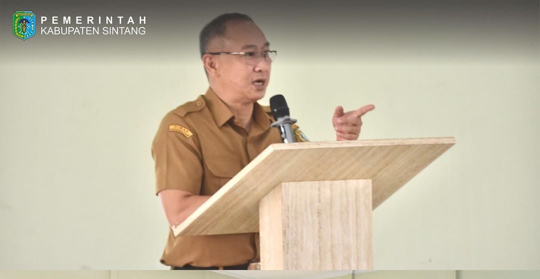 Asisten III Sekda Sintang membuka kegiatan Lokakarya Mini Lintas Sektor di Kecamatan Binjai Hulu