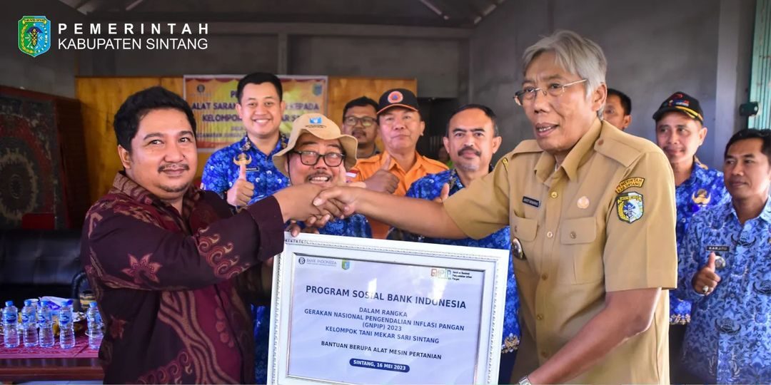 Pemkab Sintang terima bantuan alat mesin pertanian dari Bank Indonesia