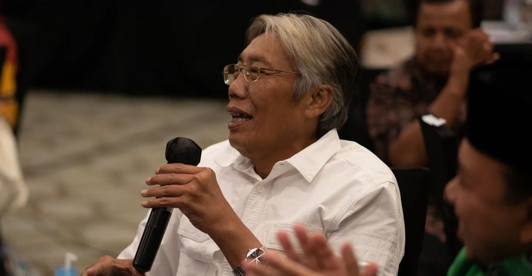 Bupati Sintang mengikuti dialog pada kegiatan Rapat Umum Anggota Lingkar Temu Kabupaten Lestari Tahun 2023