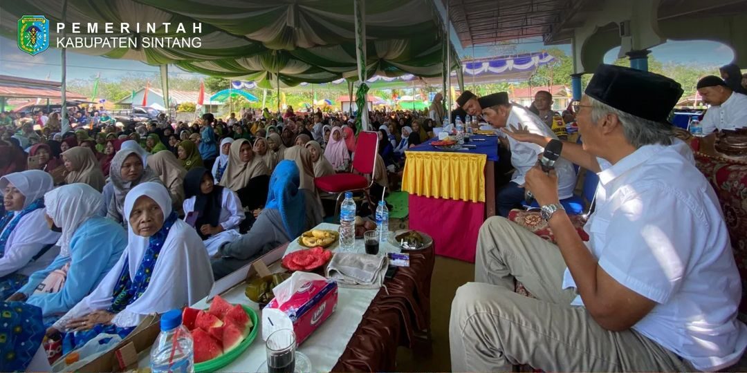 Bupati Sintang menghadiri Tabligh Akbar peringatan Tahun Baru Hijriah 1445 H BKMT Kecamatan Tempunak