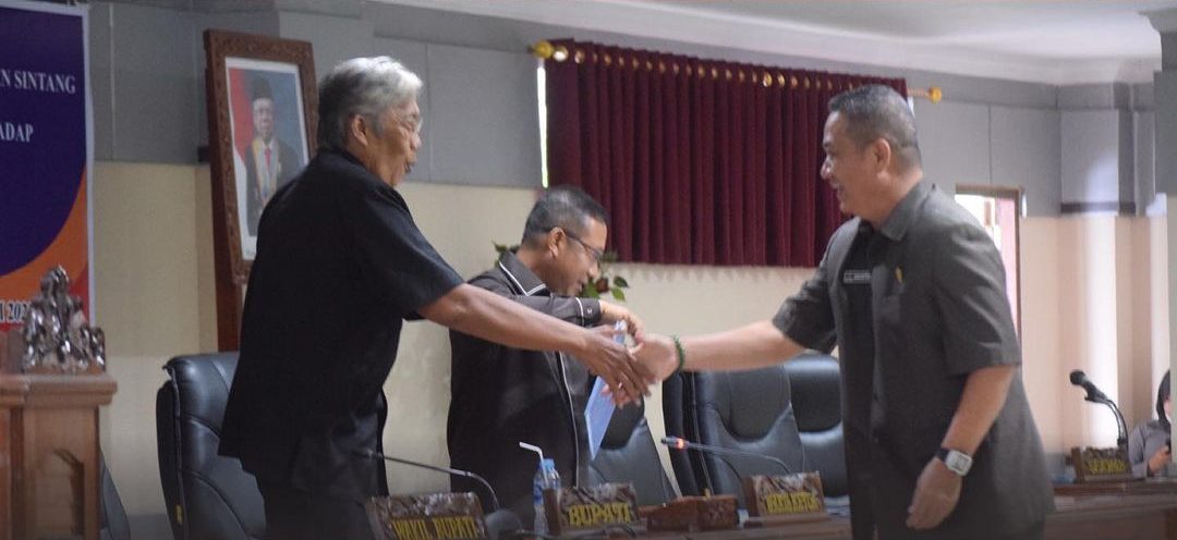 Bupati Sintang menghadiri Rapat Paripurna ke-4 masa Persidangan II Tahun 2023 DPRD Kabupaten Sintang