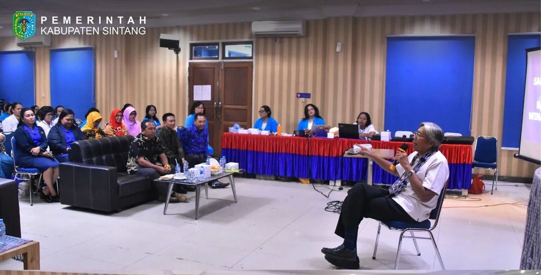 Bupati Sintang membuka kegiatan Muscab ke-1 DPC Persatuan wanita Kristen Indonesia Kabupaten Sintang
