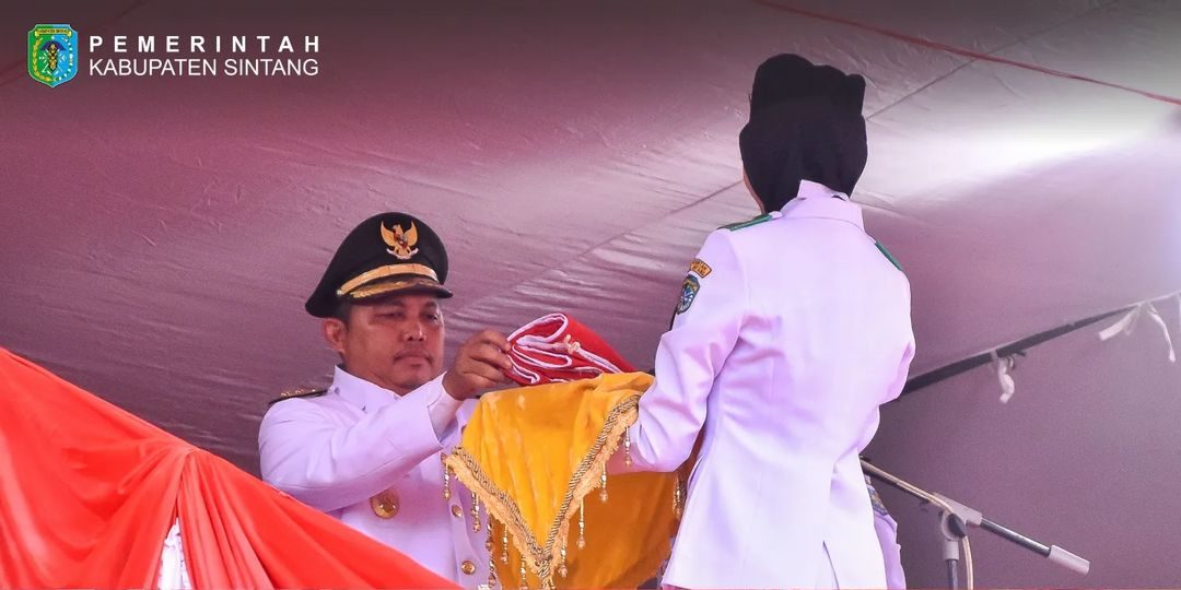Wakil Bupati Sintang Pimpin Upacara Penurunan Bendera Peringatan HUT RI ke-78 di Sintang