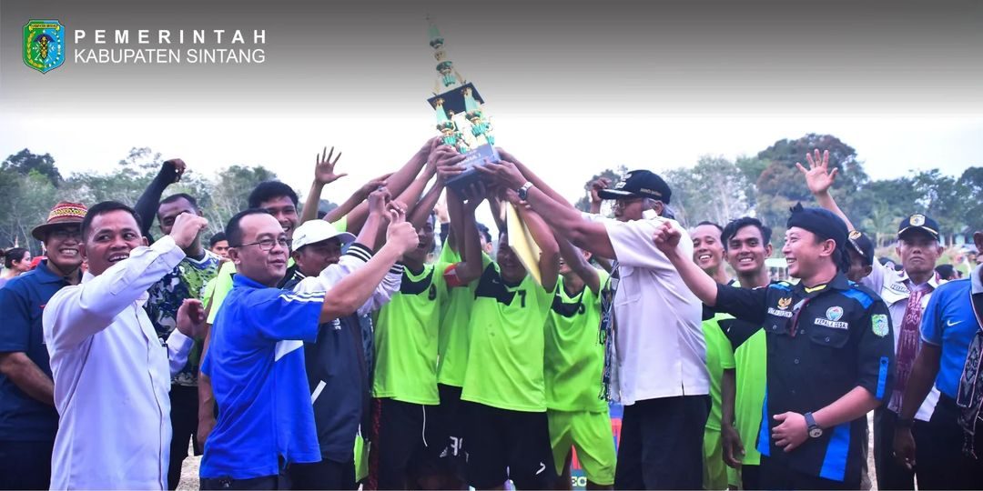 Bupati Sintang tutup kegiatan Open Turnamen Sepakbola Rarai Cup 2023