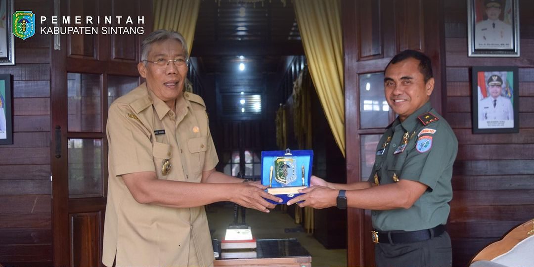 Bupati Sintang terima kunjungan Komandan Korem 121/ABW di Pendopo Bupati Sintang