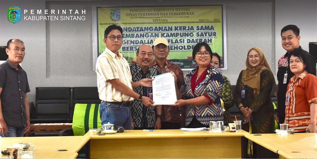Sekda Sintang tandatangani PKS pengembangan kampung sayur pengendalian inflasi bersama stakeholder