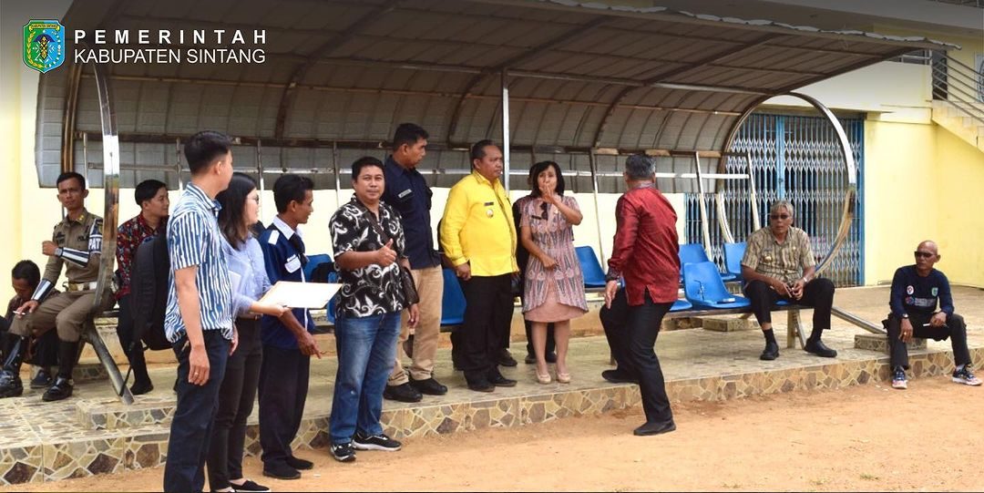 Jelang Bupati Cup 2023, Pimpinan Kabupaten Sintang tinjau lapangan sepakbola Stadion Baning Sintang