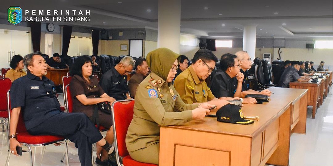 Pimpinan Pemkab Sintang sampaikan tanggapan atas pandangan umum Fraksi-Fraksi DPRD Kabupaten Sintang