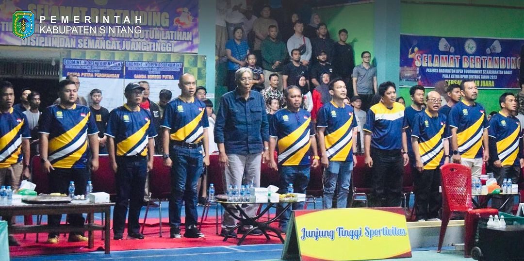 Pimpinan Pemkab Sintang hadiri penutupan badminton open turnamen se-Kalbar Piala Ketua DPRD Sintang