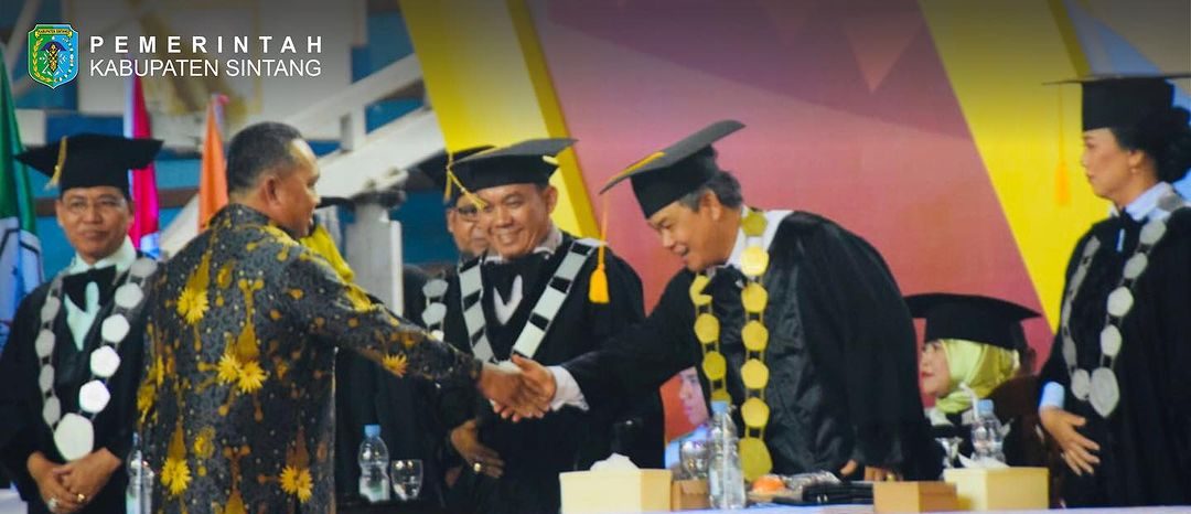 Wakil Bupati Sintang hadiri Wisuda ke-XX Program Sarjana S1 Universitas Kapuas Sintang