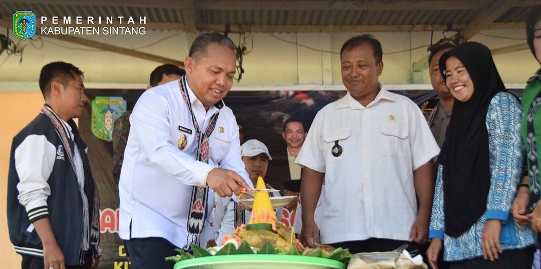 Wakil Bupati Sintang hadiri peringatan hari jadi Desa Solam Raya ke-41