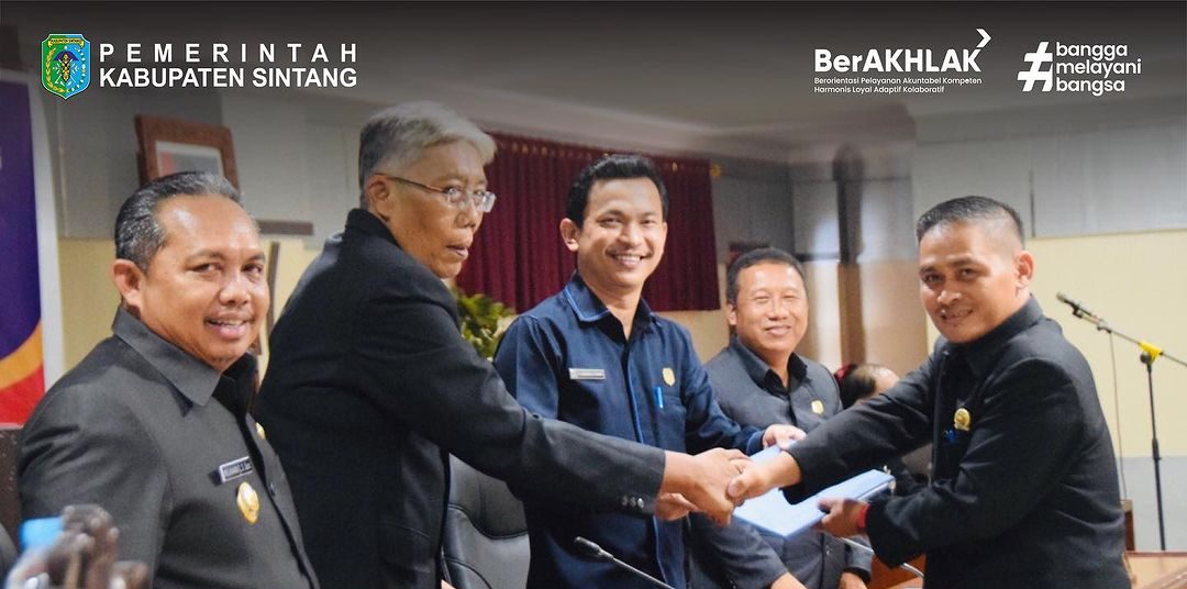 Pimpinan Pemkab Sintang Hadiri Paripurna ke-17 Masa Persidangan III DPRD Sintang