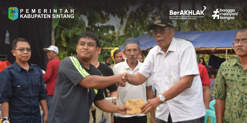Bupati Sintang Tutup Turnamen Sepakbola Mini Jelimpau Cup 2023
